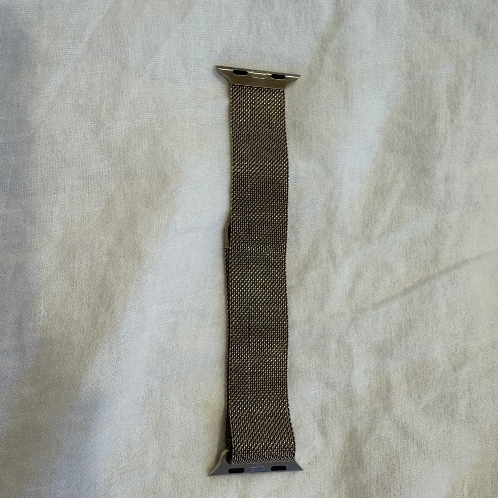 Apple Gold Mesh Wristband